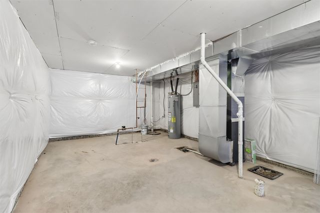 5637 Brook View Avenue, Des Moines, IA 50317