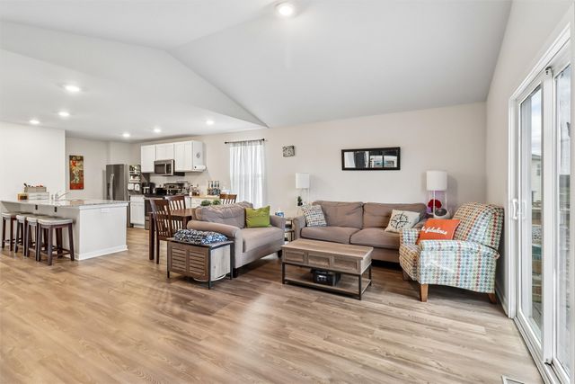 5637 Brook View Avenue, Des Moines, IA 50317