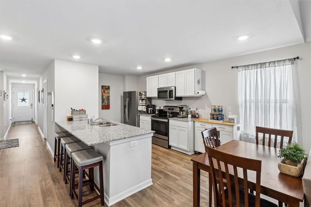 5637 Brook View Avenue, Des Moines, IA 50317