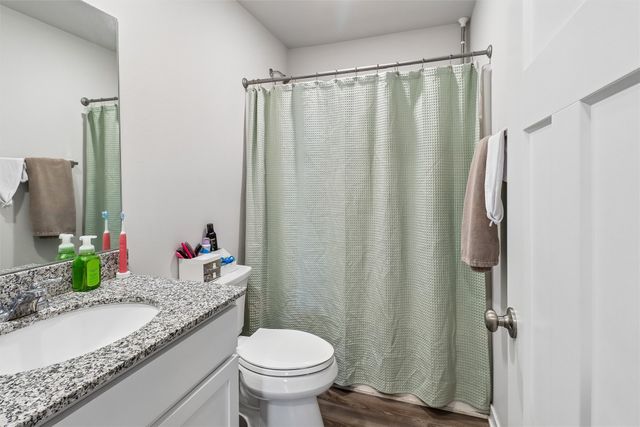 5637 Brook View Avenue, Des Moines, IA 50317