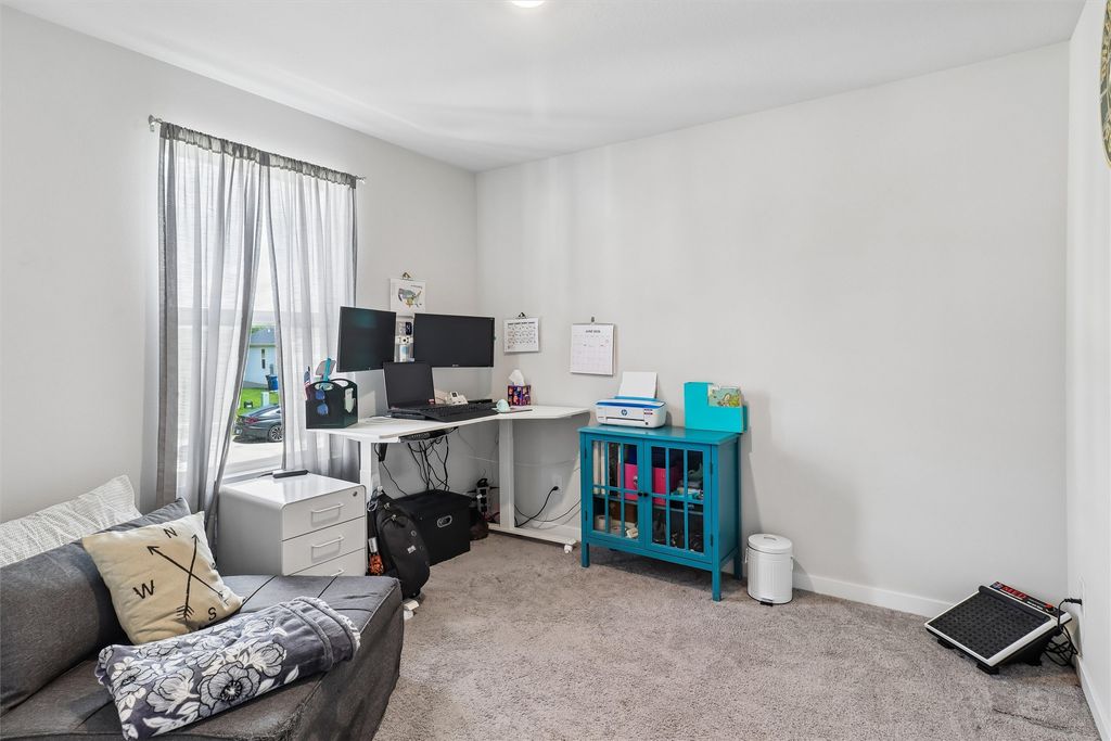 5637 Brook View Avenue, Des Moines, IA 50317