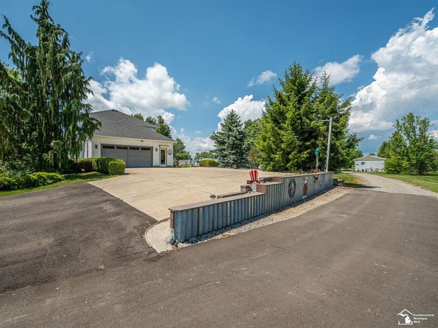2223 Fix Road, Monroe, MI 48162