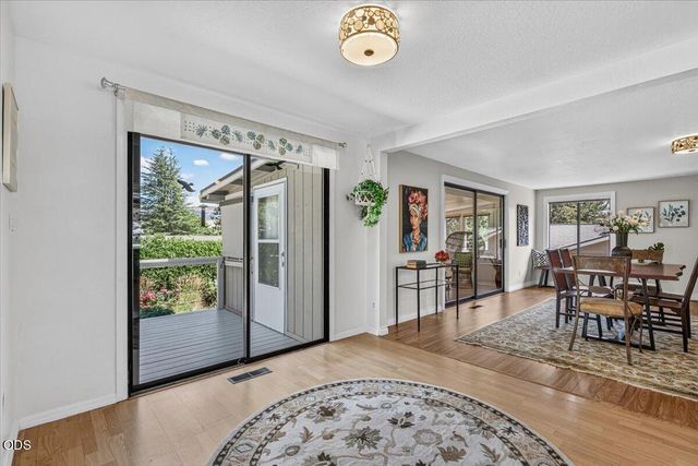 2025 Green Meadows Way, Ashland, OR 97520