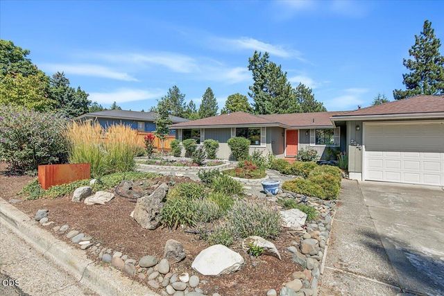 2025 Green Meadows Way, Ashland, OR 97520