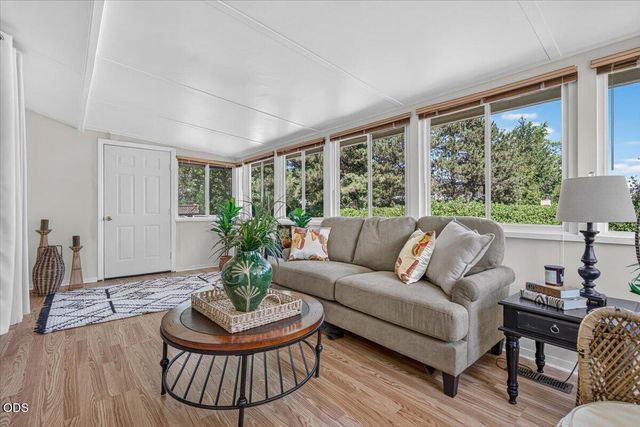 2025 Green Meadows Way, Ashland, OR 97520