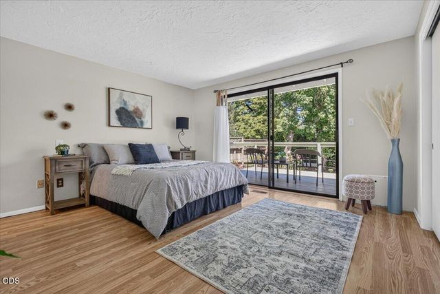 2025 Green Meadows Way, Ashland, OR 97520