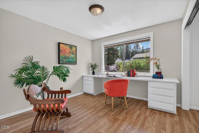 2025 Green Meadows Way, Ashland, OR 97520