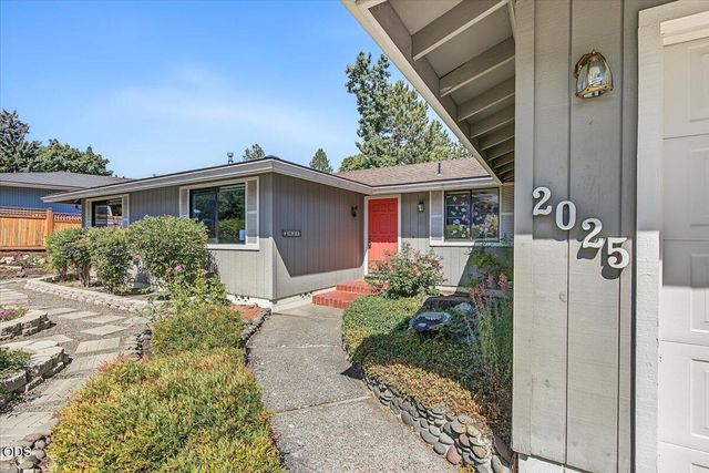 2025 Green Meadows Way, Ashland, OR 97520
