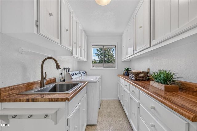 2025 Green Meadows Way, Ashland, OR 97520