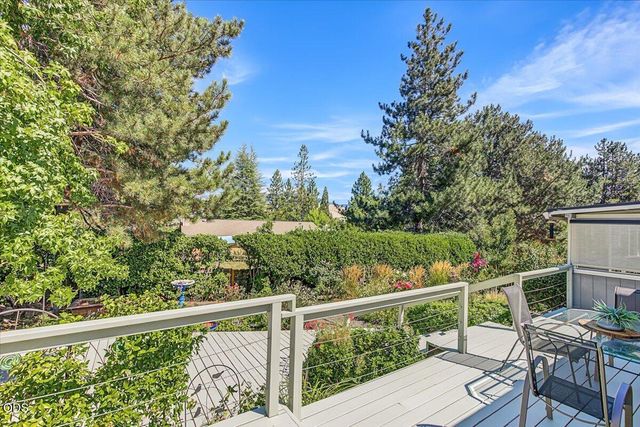 2025 Green Meadows Way, Ashland, OR 97520