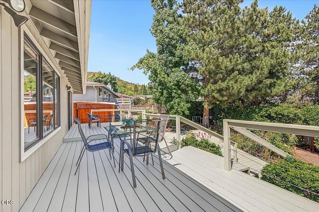 2025 Green Meadows Way, Ashland, OR 97520