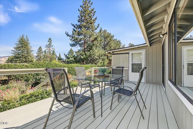 2025 Green Meadows Way, Ashland, OR 97520