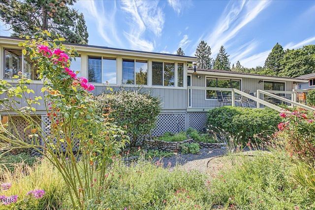 2025 Green Meadows Way, Ashland, OR 97520