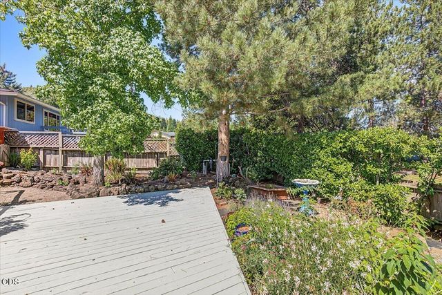 2025 Green Meadows Way, Ashland, OR 97520