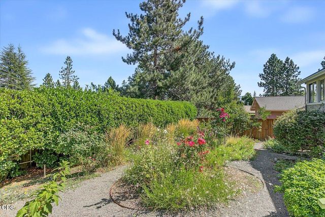 2025 Green Meadows Way, Ashland, OR 97520