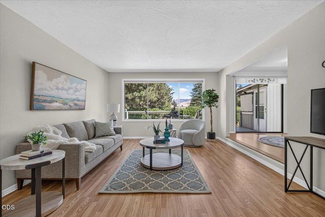 2025 Green Meadows Way, Ashland, OR 97520