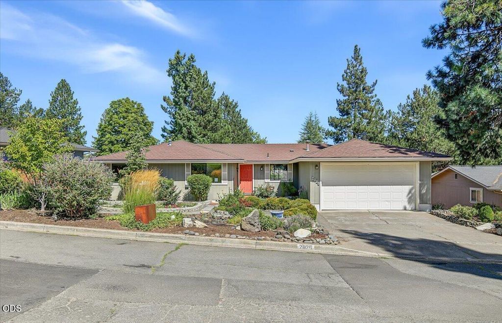 2025 Green Meadows Way, Ashland, OR 97520