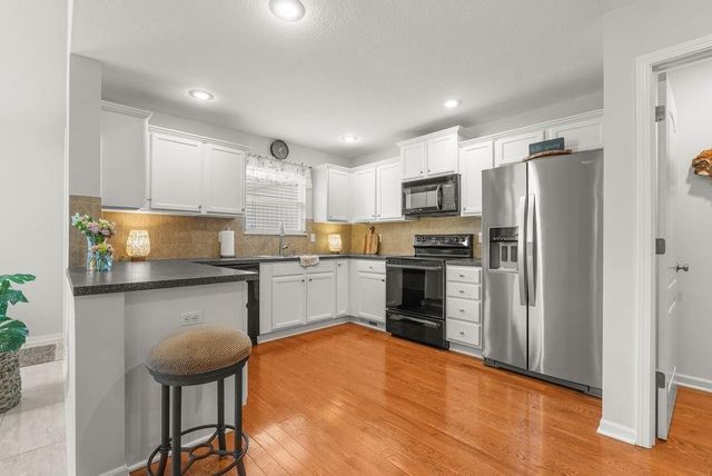 1207 SW Arborway Drive, Lee's Summit, MO 64082
