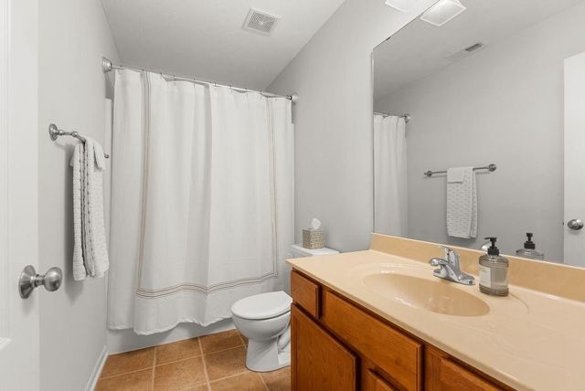 1207 SW Arborway Drive, Lee's Summit, MO 64082
