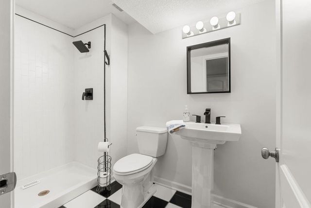 1207 SW Arborway Drive, Lee's Summit, MO 64082