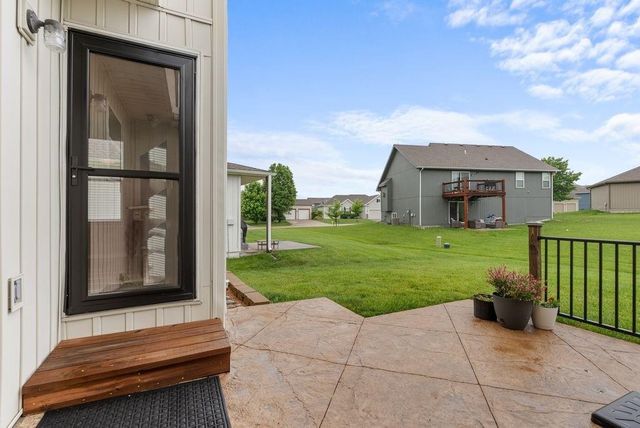 1207 SW Arborway Drive, Lee's Summit, MO 64082