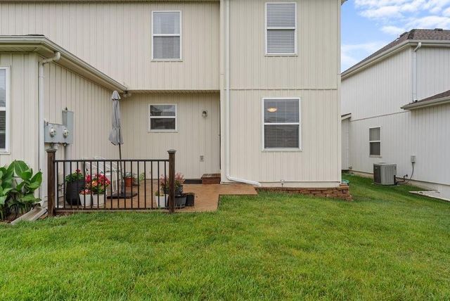 1207 SW Arborway Drive, Lee's Summit, MO 64082