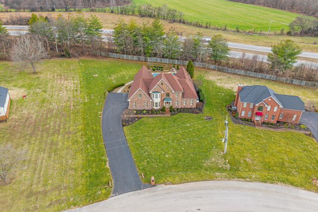 1312 Shallow Lake Cir, Hopkinsville, KY 42240