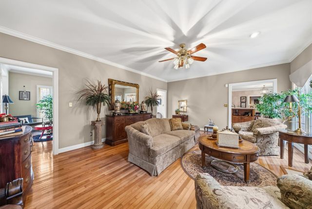 1312 Shallow Lake Cir, Hopkinsville, KY 42240