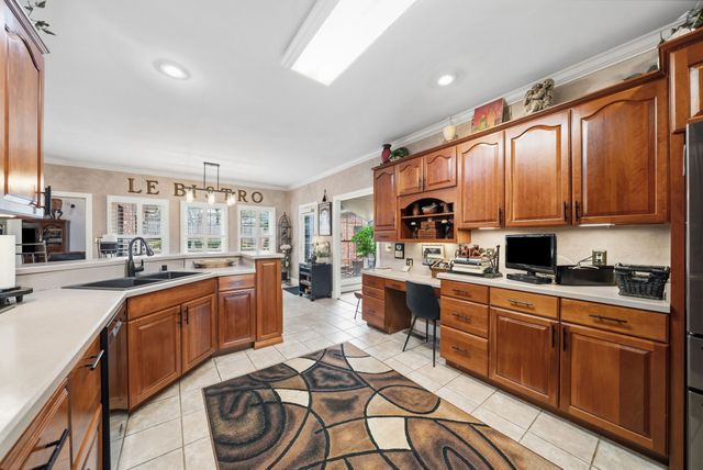 1312 Shallow Lake Cir, Hopkinsville, KY 42240