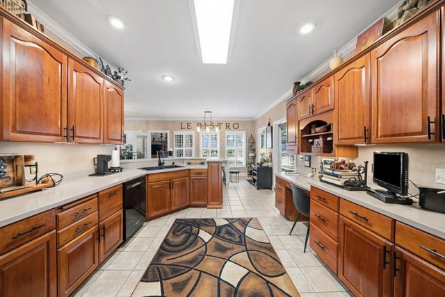 1312 Shallow Lake Cir, Hopkinsville, KY 42240