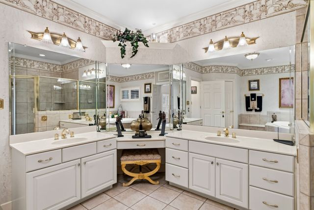 1312 Shallow Lake Cir, Hopkinsville, KY 42240