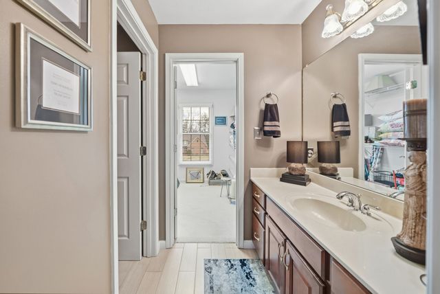 1312 Shallow Lake Cir, Hopkinsville, KY 42240