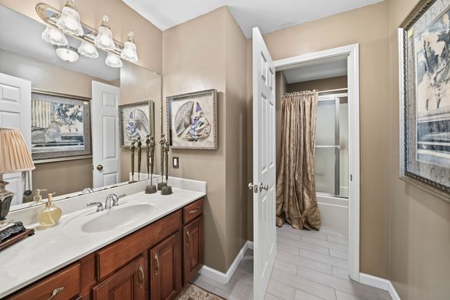 1312 Shallow Lake Cir, Hopkinsville, KY 42240