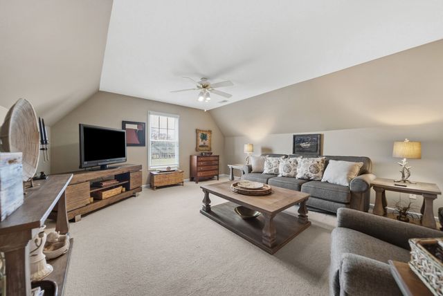 1312 Shallow Lake Cir, Hopkinsville, KY 42240