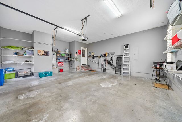 1312 Shallow Lake Cir, Hopkinsville, KY 42240