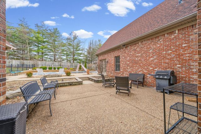 1312 Shallow Lake Cir, Hopkinsville, KY 42240