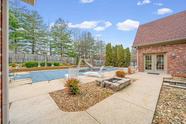 1312 Shallow Lake Cir, Hopkinsville, KY 42240