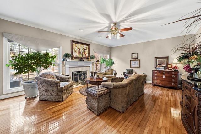 1312 Shallow Lake Cir, Hopkinsville, KY 42240