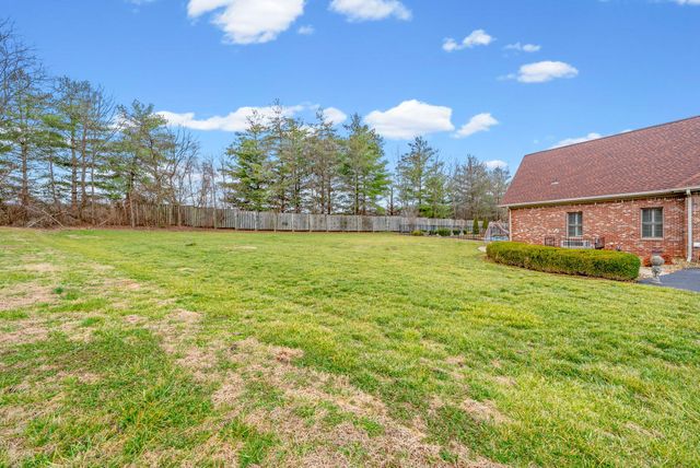 1312 Shallow Lake Cir, Hopkinsville, KY 42240