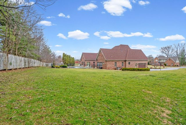 1312 Shallow Lake Cir, Hopkinsville, KY 42240