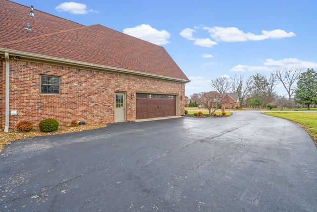 1312 Shallow Lake Cir, Hopkinsville, KY 42240