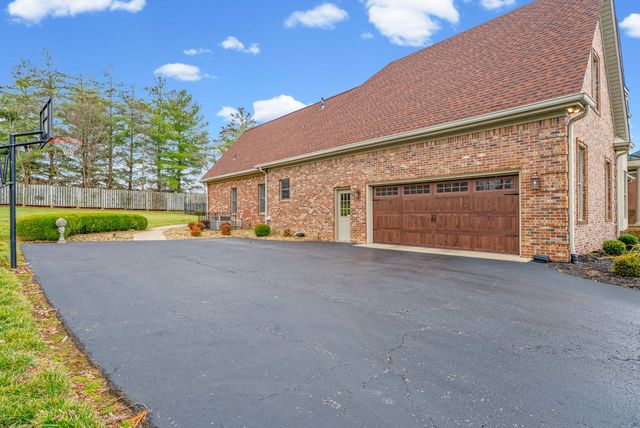 1312 Shallow Lake Cir, Hopkinsville, KY 42240