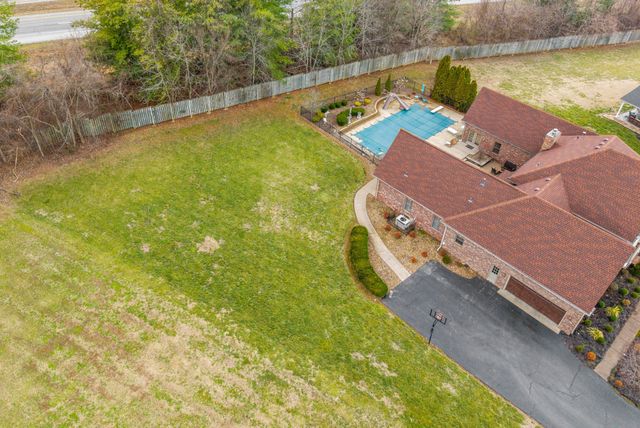 1312 Shallow Lake Cir, Hopkinsville, KY 42240