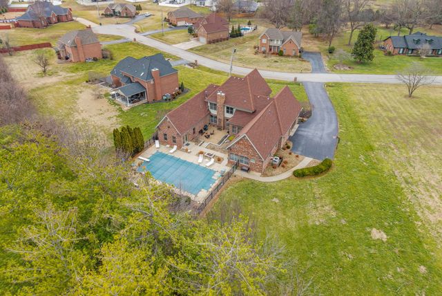 1312 Shallow Lake Cir, Hopkinsville, KY 42240