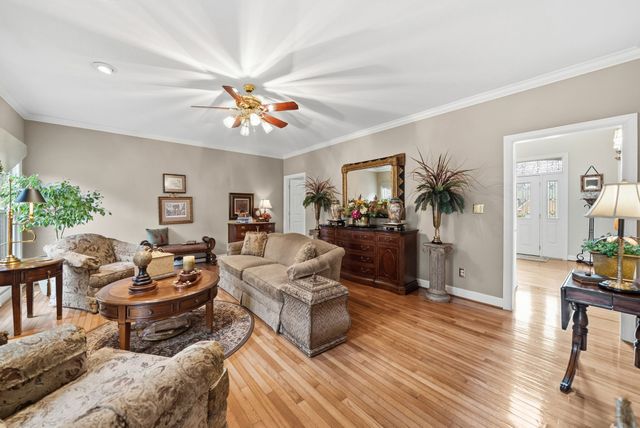 1312 Shallow Lake Cir, Hopkinsville, KY 42240