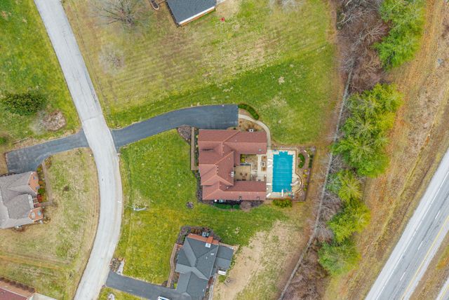 1312 Shallow Lake Cir, Hopkinsville, KY 42240