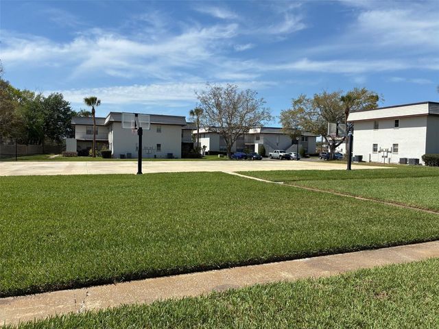 165 WINDTREE LANE U, Winter Garden, FL 34787