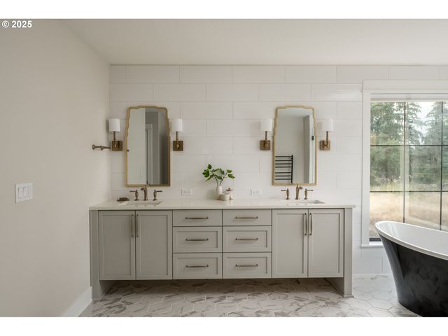 27120 Sw BLUE MEADOW Ln, Sherwood, OR 97140