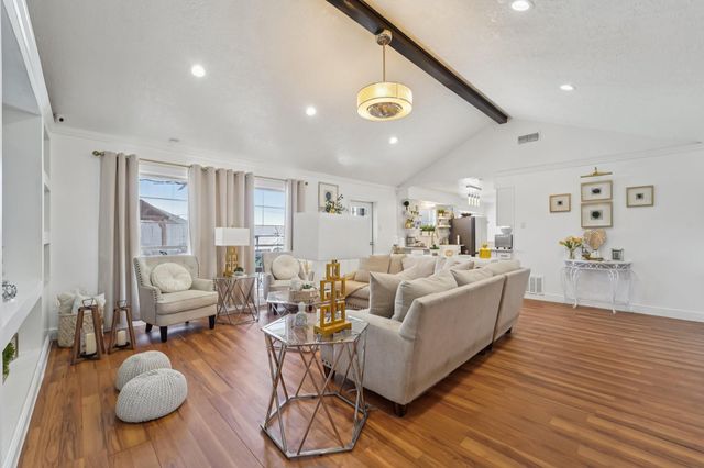 2004 S Palm Court, Pasadena, TX 77502