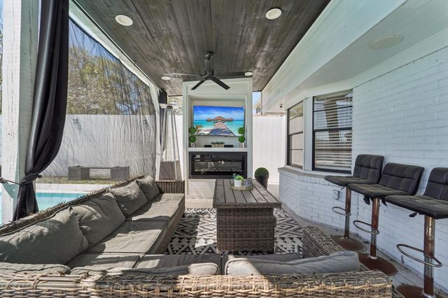 2004 S Palm Court, Pasadena, TX 77502